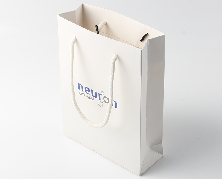 衣服紙袋廠家-廣州駿業(yè)包裝實(shí)業(yè)有限公司 衣服紙袋廠家