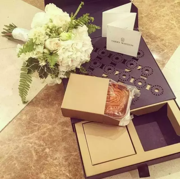 月餅包裝紙盒定做-廣州駿業(yè)包裝實業(yè)有限公司 月餅包裝紙盒定做