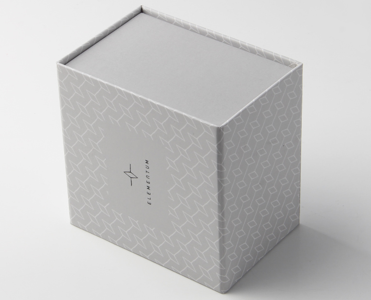 那么多香水盒廠你選駿業(yè)包裝就是明智的 那么多香水盒廠你選駿業(yè)包裝就是明智的