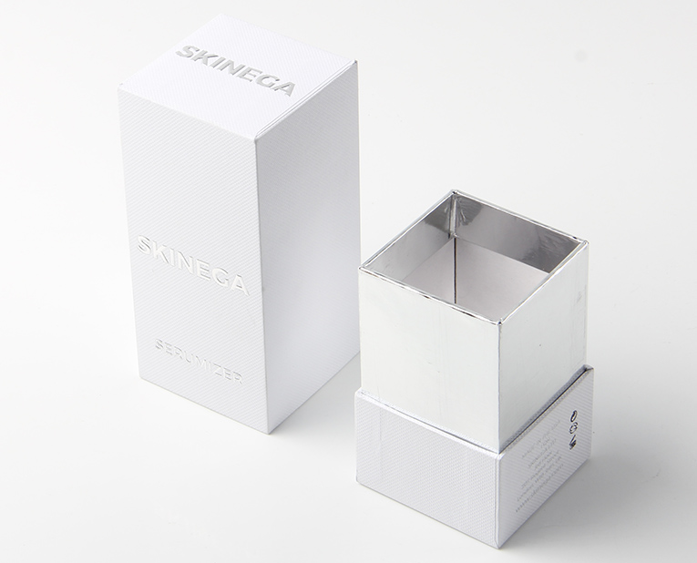 香水精裝盒廠家?guī)惚鎰e真假白紙板！