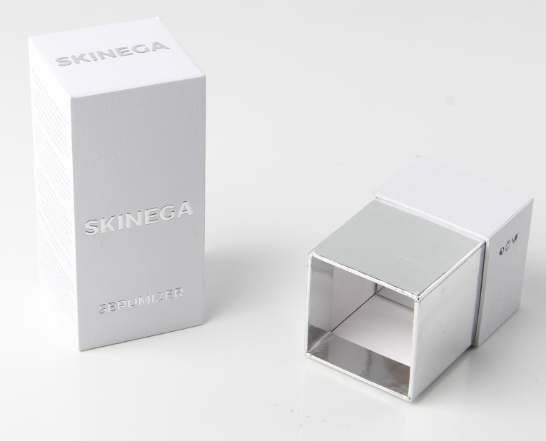 香水精裝盒廠家?guī)惚鎰e真假白紙板！