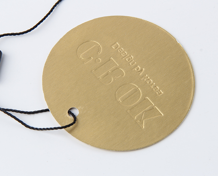 褲子吊牌訂做的時(shí)候最常見的是這兩個(gè)工藝 褲子吊牌訂做的時(shí)候最常見的是這兩個(gè)工藝