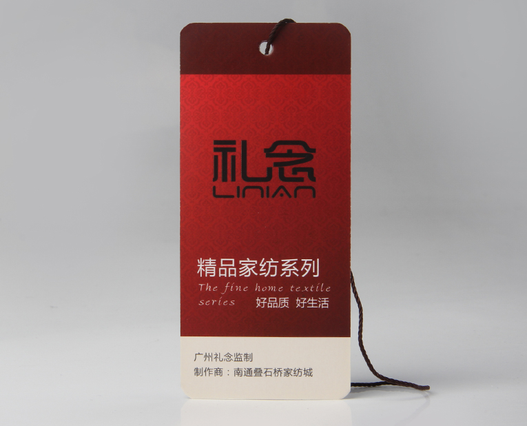 衣服吊牌在定做時(shí)出幺蛾子，制造商這樣做不懼怕劃痕