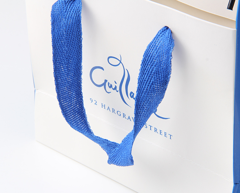 令保健品紙袋在定做出現(xiàn)波浪線還會由于烘干問題導致 令保健品紙袋在定做出現(xiàn)波浪線還會由于烘干問題導致