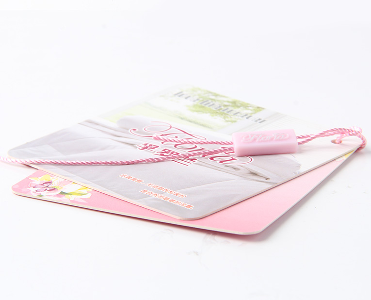 t恤吊牌在定做中，挑戰(zhàn)著色力的中性灰