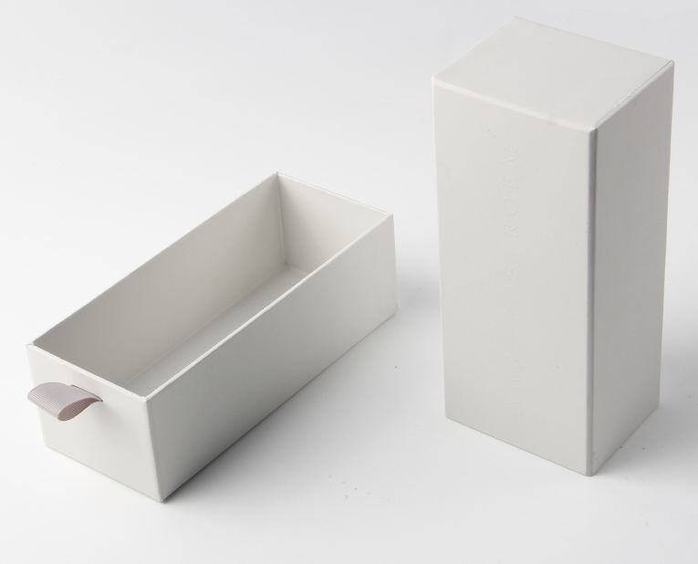 香水盒子如果訂做之后不及時(shí)分離這兩個(gè)東西就炸了 香水盒子如果訂做之后不及時(shí)分離這兩個(gè)東西就炸了