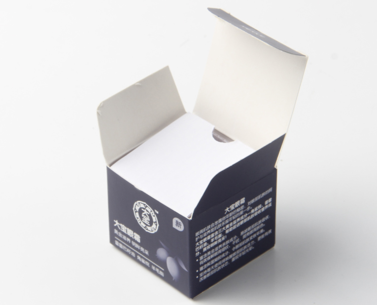 化妝品盒廠家的老師傅，為了讓工人早點(diǎn)放假，放出大招解決飛墨