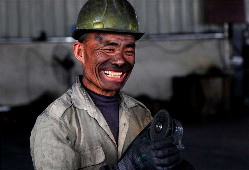 to皮具商家:從紙袋生產(chǎn)的工人們的精神看穿廠家的資質(zhì) to皮具商家:從紙袋生產(chǎn)的工人們的精神看穿廠家的資質(zhì)