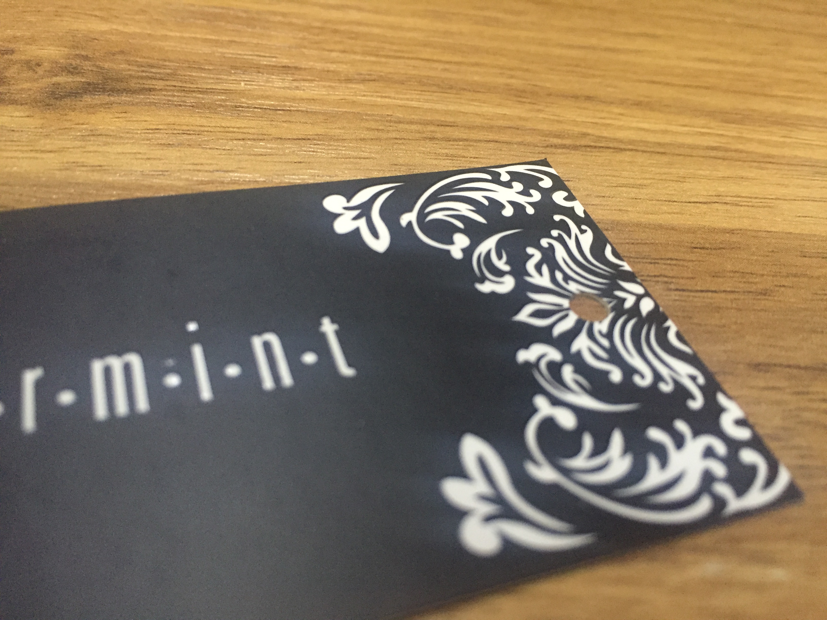 從t恤紙牌工廠回來的譚師傅，告訴我們他的苦逼經(jīng)歷