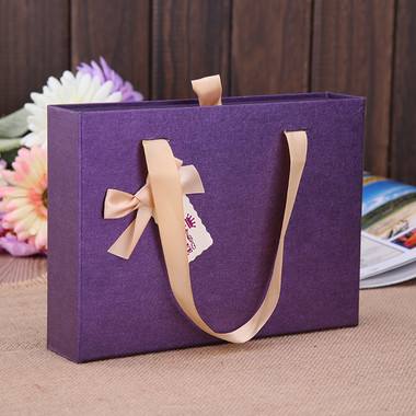 2018不知道手拎紙袋定做什么顏色，不防考慮霸氣十足的紫色！