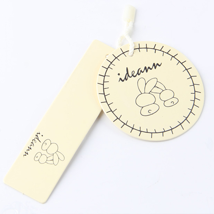 服裝的吊牌該怎么設(shè)計(jì)？問(wèn)問(wèn)生產(chǎn)廠家的設(shè)計(jì)師更靠譜