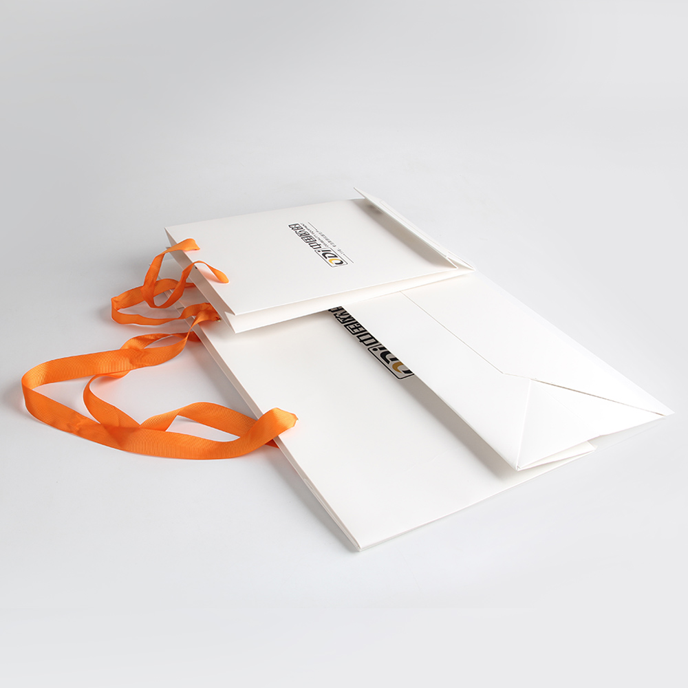 化妝品創(chuàng)業(yè)者的標(biāo)桿，紙袋工廠很榮幸見(jiàn)證了它的誕生