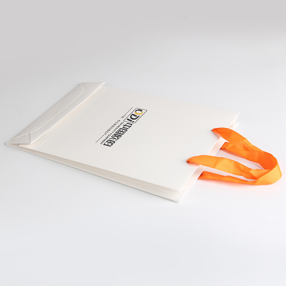 化妝品創(chuàng)業(yè)者的標(biāo)桿，紙袋工廠很榮幸見(jiàn)證了它的誕生