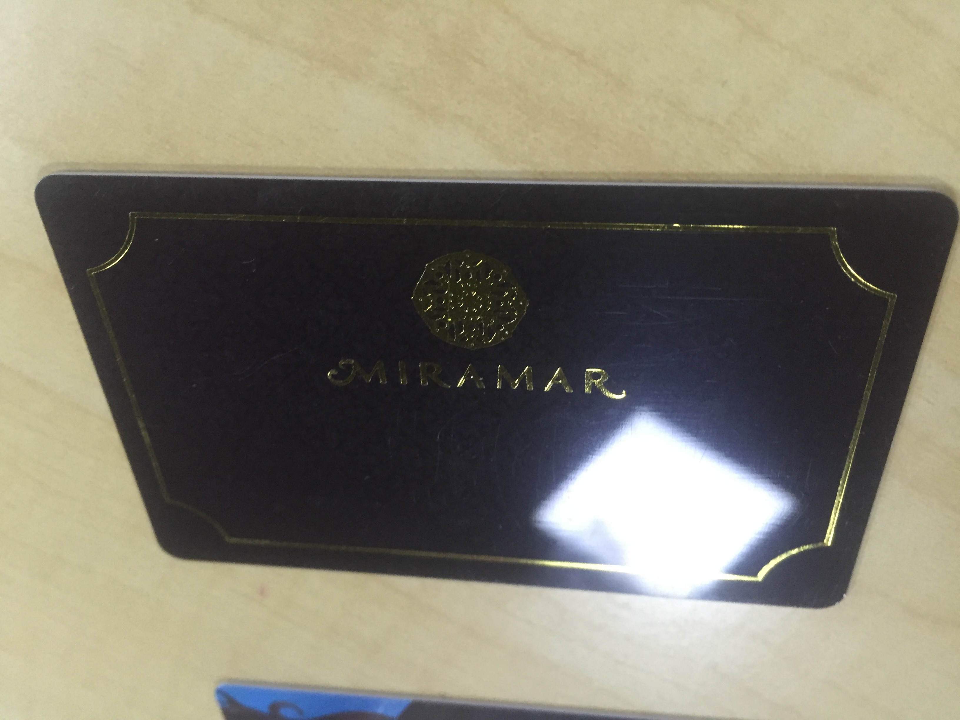 因為內(nèi)衣吊牌標簽用pvc還是傳統(tǒng)紙牌訂做問題，成了尬聊