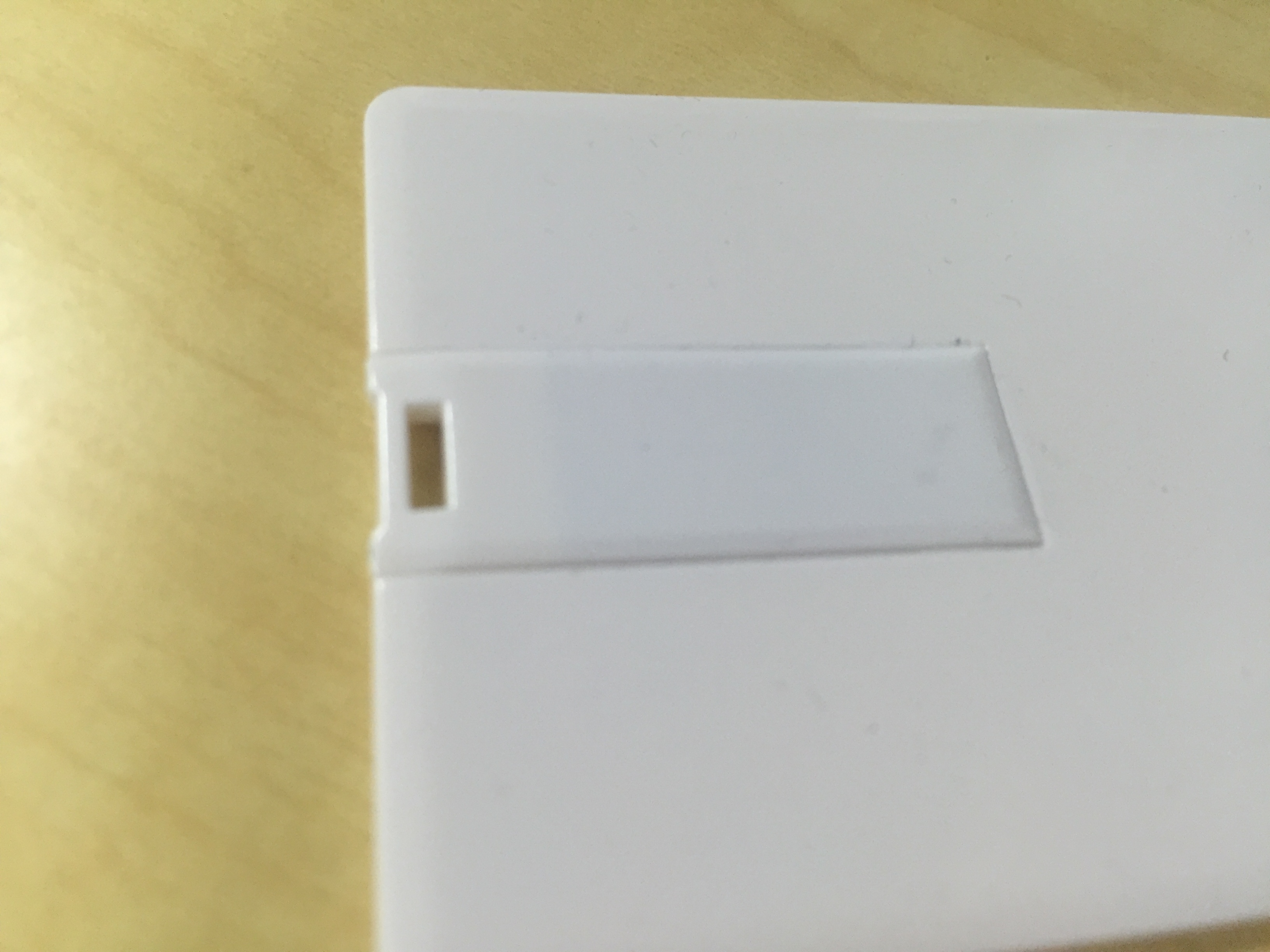 因為內(nèi)衣吊牌標簽用pvc還是傳統(tǒng)紙牌訂做問題，成了尬聊