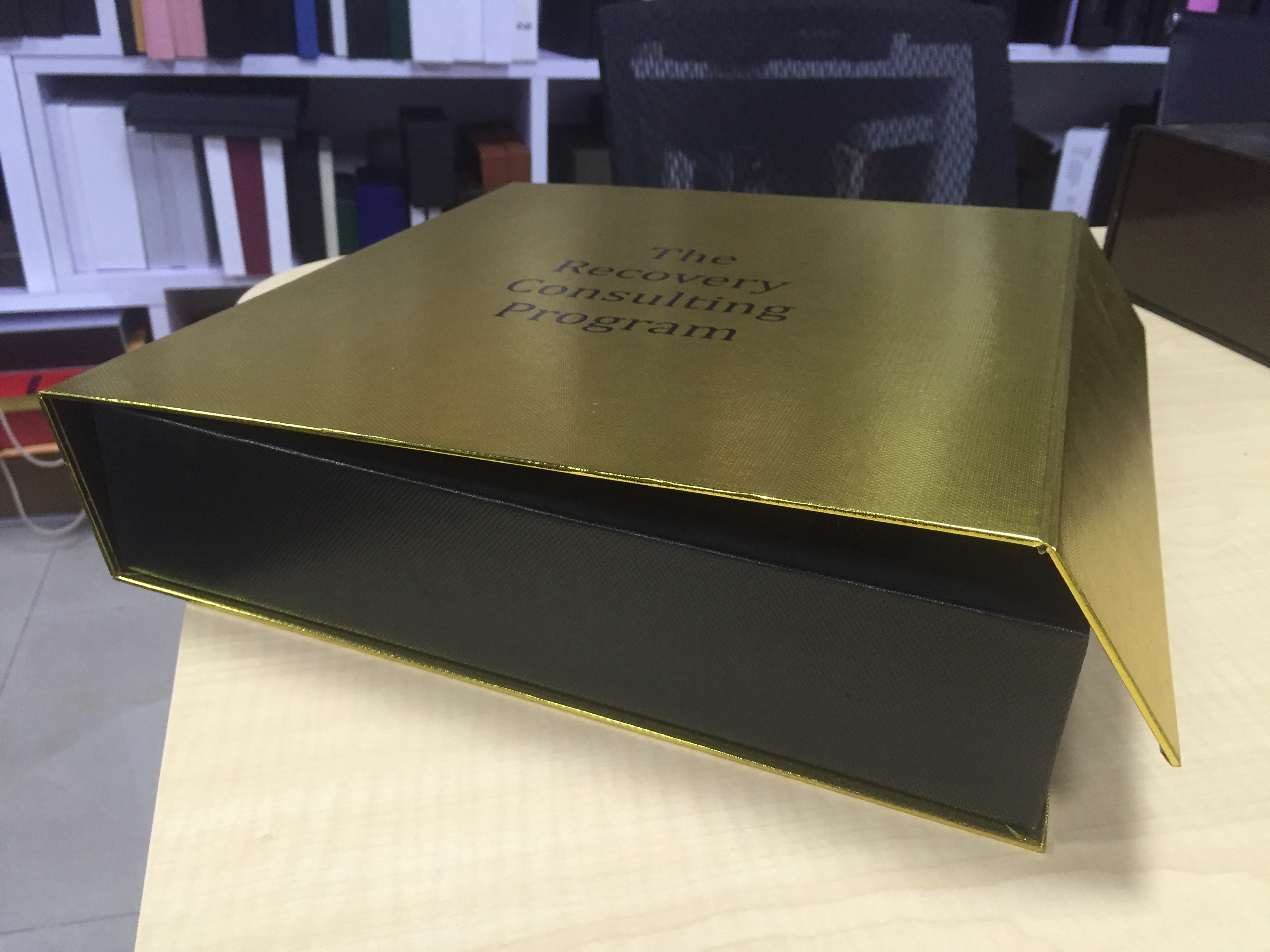 簡單分析一下月餅包裝盒生產(chǎn)廠家為什么就選天地蓋盒型不選其他 簡單分析一下月餅包裝盒生產(chǎn)廠家為什么就選天地蓋盒型不選其他