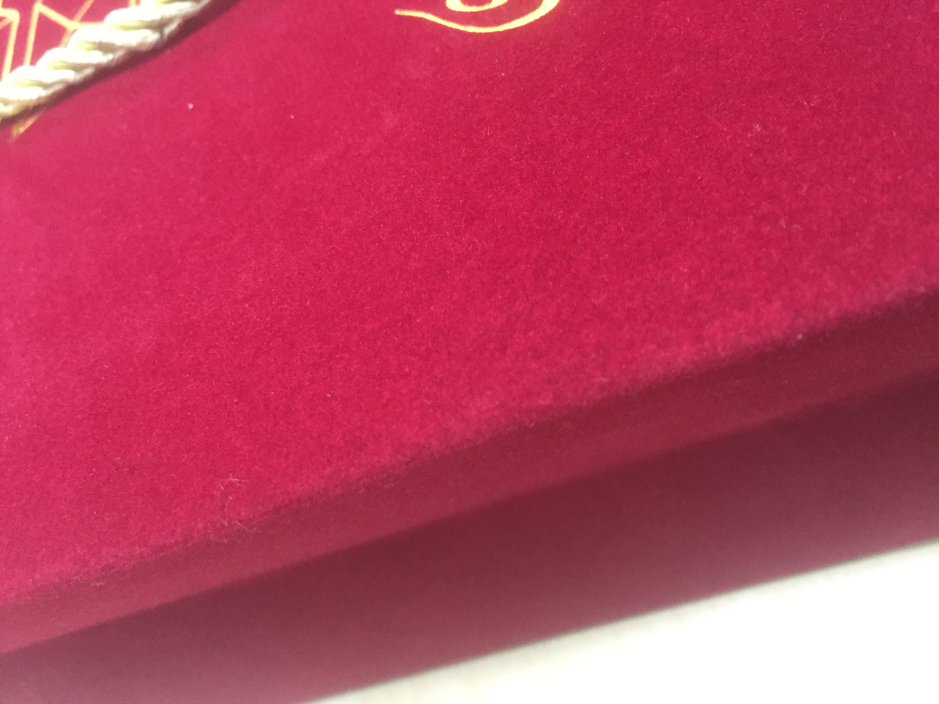 分享1個讓珠寶首飾紙袋設(shè)計變高檔的方法 分享1個讓珠寶首飾紙袋設(shè)計變高檔的方法