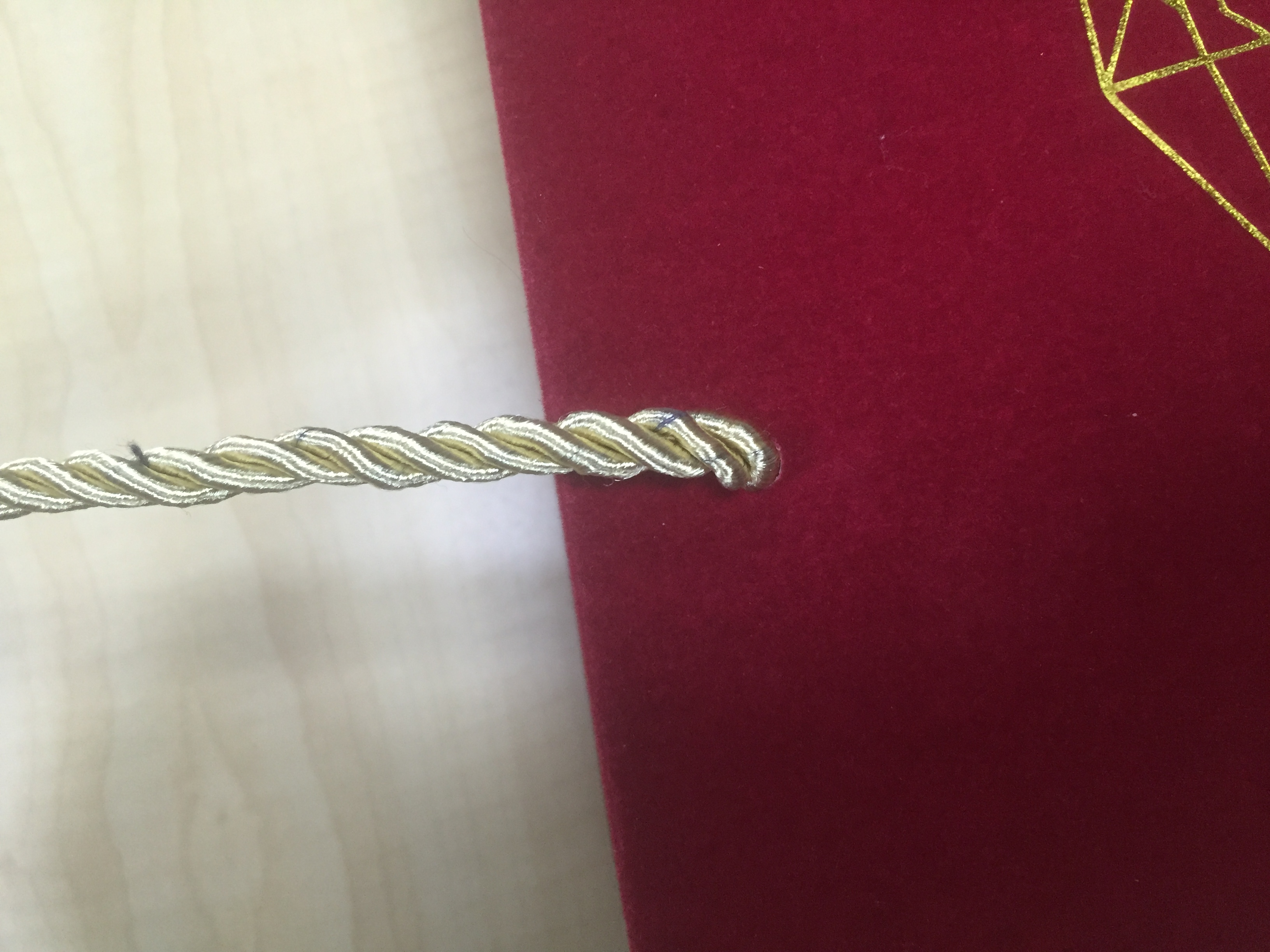 分享1個讓珠寶首飾紙袋設(shè)計變高檔的方法 分享1個讓珠寶首飾紙袋設(shè)計變高檔的方法