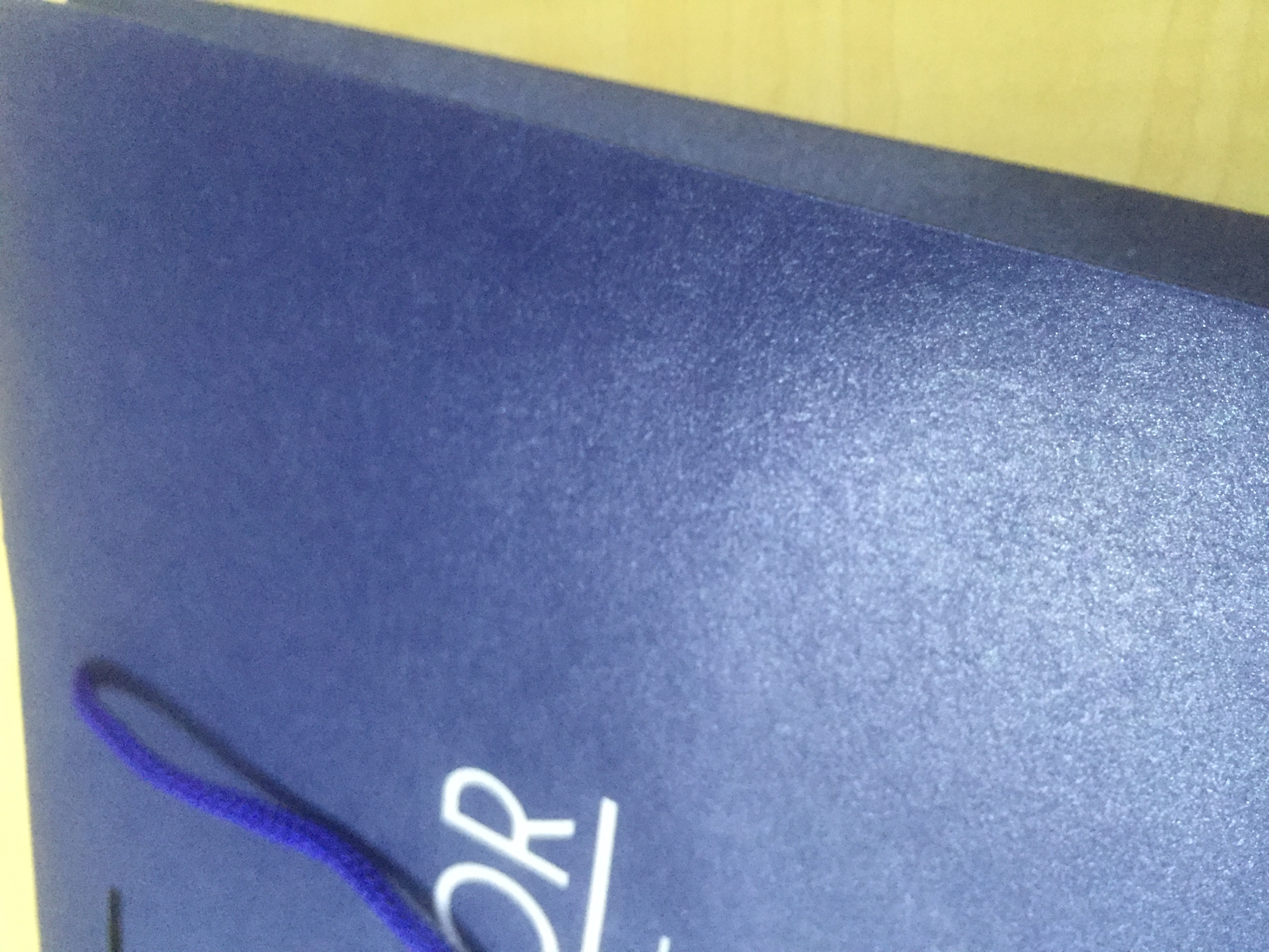 3個(gè)簡(jiǎn)單細(xì)節(jié)的襯衫紙袋設(shè)計(jì)，能讓消費(fèi)者有不一樣的體驗(yàn)