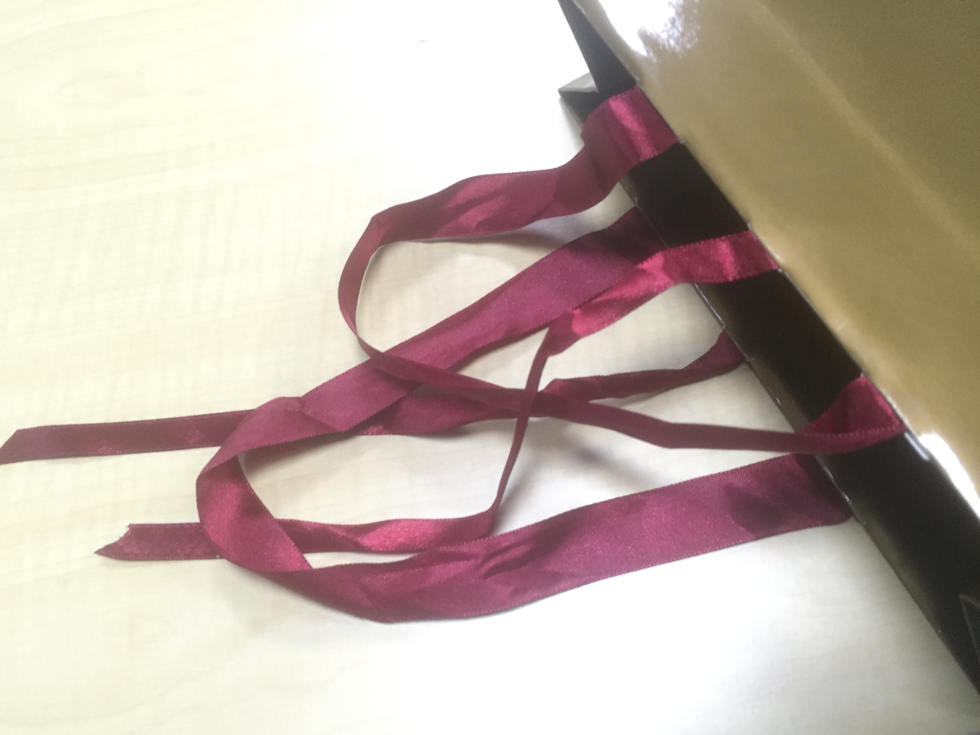 隨手分析一下高檔紙袋定做的3個(gè)普遍特征 隨手分析一下高檔紙袋定做的3個(gè)普遍特征