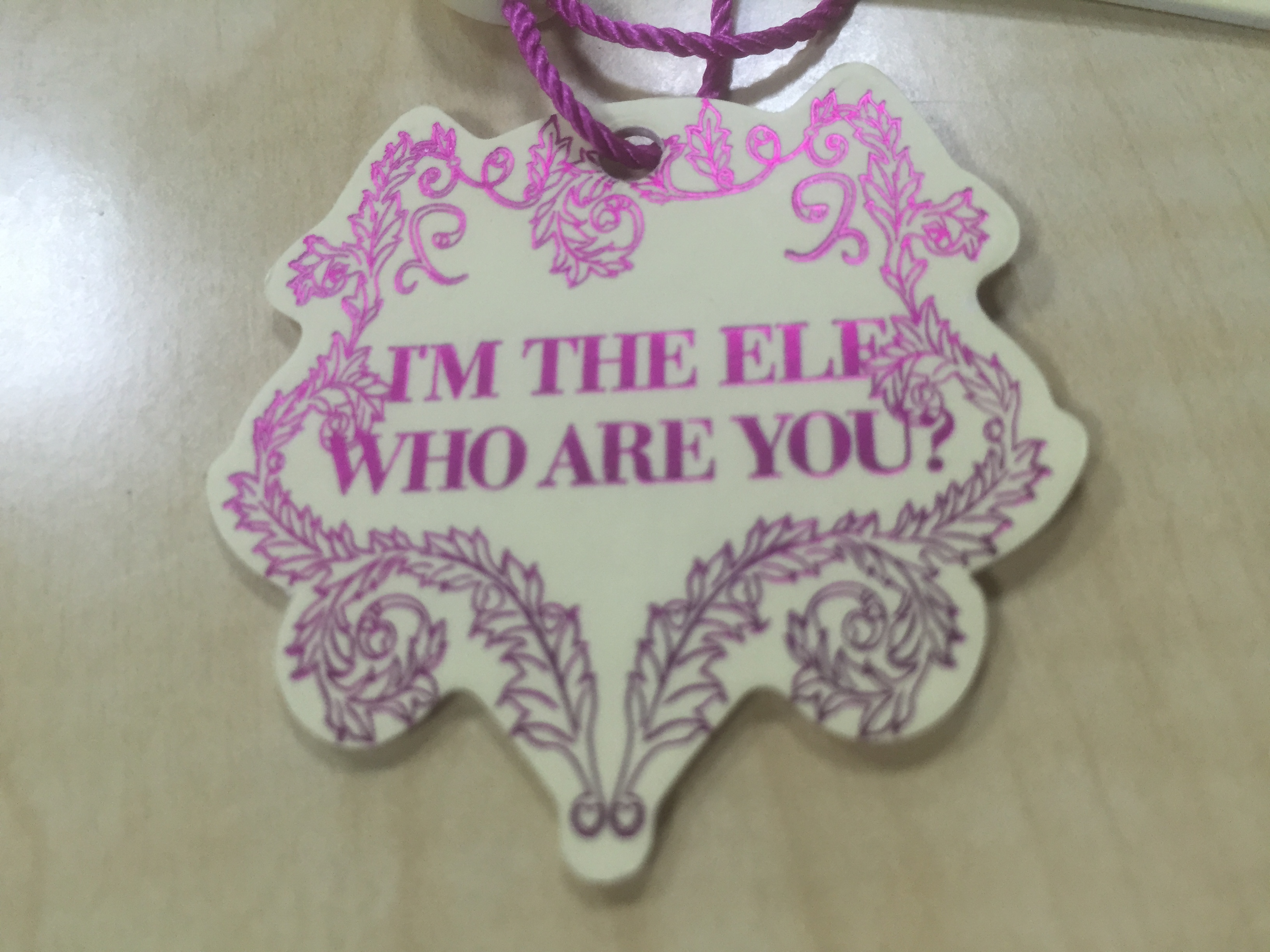 總說服裝吊牌的設(shè)計(jì)要注意燙印尺寸，解析到底是多大尺寸