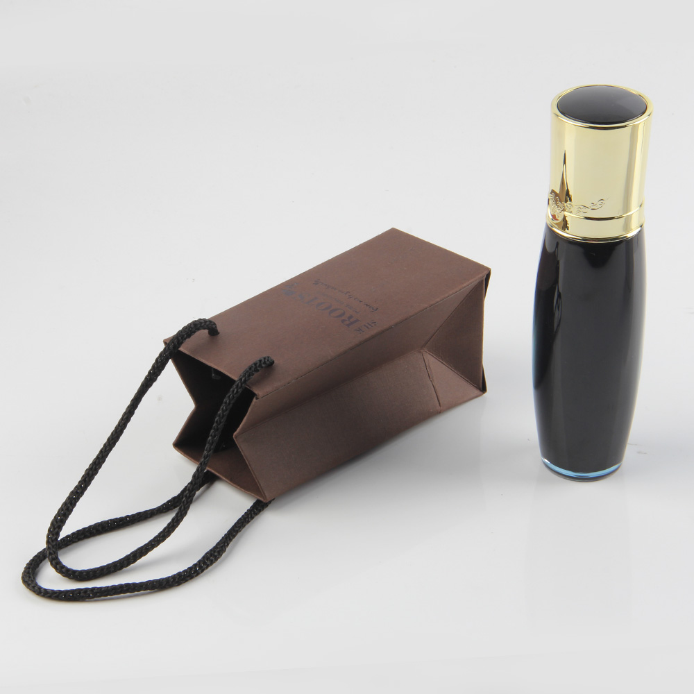 充電器的產(chǎn)品這么小紙袋是不是也該做這么小呢？