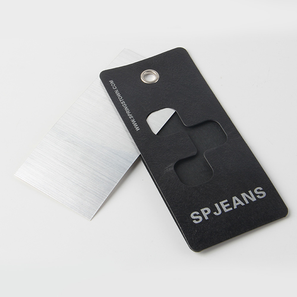 電子產(chǎn)品吊牌定制考慮好這些要素，鏤空工藝也挺不錯