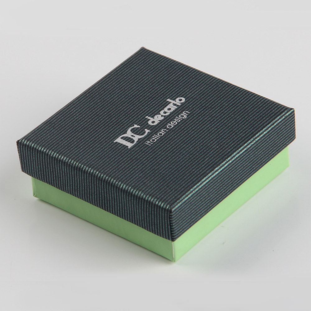 珠寶精裝盒定做最大的內(nèi)托勁敵居然是異味！