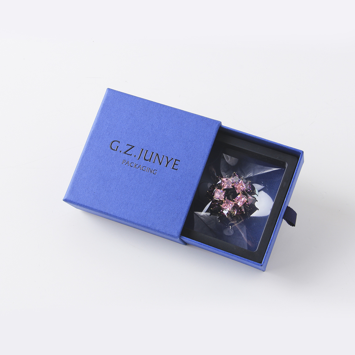 紙質(zhì)珠寶包裝盒會(huì)有哪些生產(chǎn)上的細(xì)節(jié)需要注意？